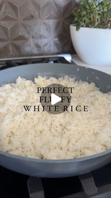 Sivan's Kitchen on Instagram: "Perfect white rice 🍚
I can’t even begin to to tell you how many times i get questions about rice. How much rice, how much water? How long ? Covered, not covered? 
Hopefully this easy recipe will put an end to overly sticky or too hard rice. 
I’m using the green pan which helps my rice cook perfectly every time. You can find it in my amazon storefront. The link is in my bio👌
SHARE 🤍SHARE 🤍SHARE🤍

Ingredients: 
•2 cups white rice (basmati, jasmine, pilaf) 
•1 tbsp. salt 
•1/4 cup oil 
•2.5 cups water (473 ml/20 oz.)

Directions:
1. Measure 2 cups of rice and rinse thoroughly and a fine mesh strainer.
2. Shake off any access water.
3. Using a good quality, nonstick pan, place your rice, salt, oil, and water.
4. Mix and bring to boil. 
5. Once the water slow Easy Reels, Sivan's Kitchen, Perfect White Rice, Rice Basmati, Japanese Fried Rice, Jasmine Rice Recipes, White Rice Recipes, How To Boil Rice, Perfect Rice