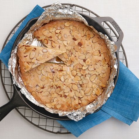 Skillet Desserts, Trisha Yearwood Recipes, Almond Shortbread, Shortbread Recipe, Iron Skillet Recipes, Trisha Yearwood, Easter Bread, Shortbread Recipes, Cannoli