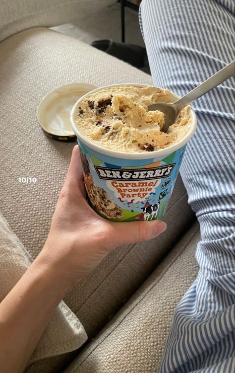 Eating Ice Cream Aesthetic, Ice Cream Aesthetic, Ice Cream For Breakfast, Ice Cream Tubs, Cold Treats, Eating Ice Cream, Cream Aesthetic, Cheat Day, Food Goals