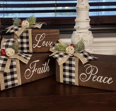 Log Display Ideas, Diy Farmhouse Home Decor, 4x4 Wood Crafts Christmas, 2 X 4 Christmas Crafts, Dollar Tree Foam Dice Crafts, Wood Presents Diy, 4x4 Christmas Wood Crafts, Wooden Home Decor Ideas, Christmas 2x4 Wood Crafts