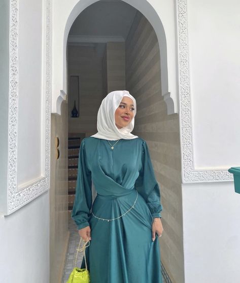 Silk Dresses For Hijabis, Modest Prom Dresses Muslim Silk, Satin Outfit Hijab, Hijabi Prom Dress Classy, Hijabi Satin Dress, Hijabi Graduation Dress, Hijabi Silk Dress, Prom Dresses For Hijabis, Hijabi Dress Outfits