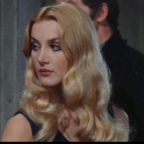 Blonde 60s Hair, Blonde Dark Feminine, Blonde Icons, Thick Healthy Hair, 1950s Hair, Queen Cersei, Dnd Character Inspiration, Barbara Bouchet, 1950s Hairstyles