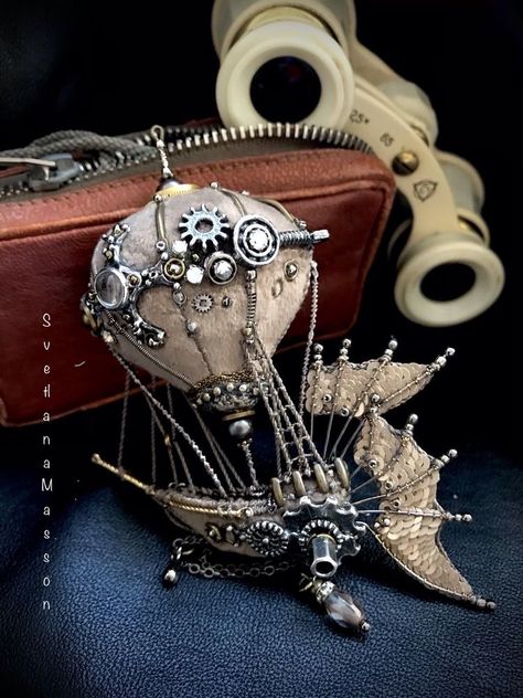 Steampunk Brooch, Steampunk Mixed Media Art, Hot Air Balloon Craft, Diy Hot Air Balloons, Hot Air Balloons Art, Steampunk Items, Steampunk Christmas, Steampunk Crafts, Balloon Crafts