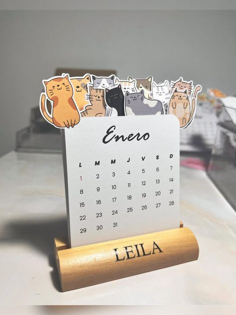 Handmade Desk Calendar, Creative Desk Calendar, Creative Calendar, Something Funny, Calendar Craft, Cardboard Crafts Diy, Calendar Layout, Fleurs Diy, Notebook Cover Design