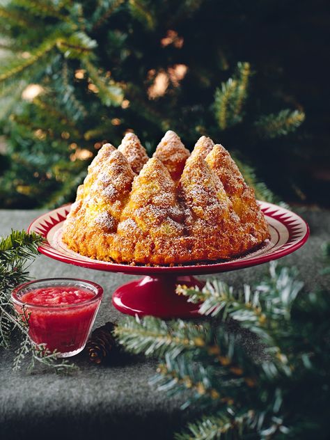 This is a sleight of hand, or a trick of equipment rather than an act of brilliance. True, the cake does look incredibly complicated and seasonally impressive as it comes to the table, but that is all down to the shape of the tin. It’s an expense to get a tin that can’t be used all year round, but it really is a beautifully Christmassy creation, and a doddle to make. For the “spruced up” of the cake refers to the Holiday Fir tin I bake it in; at other times of the year, I call this Eggy ... Pakistan Recipes, Nigella Christmas, Rachel Ray, Christmas Cake Recipes, Vanilla Cake Recipe, Gateaux Cake, Seasonal Treats, Nigella Lawson, Tree Cakes