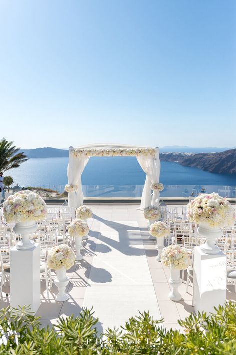 Wedding Inspirasi, Beautiful Beach Wedding, Bridal Consultant, Santorini Wedding, Luxurious Wedding, Wedding Abroad, Breathtaking Wedding, Luxury Wedding Venues, Greece Wedding