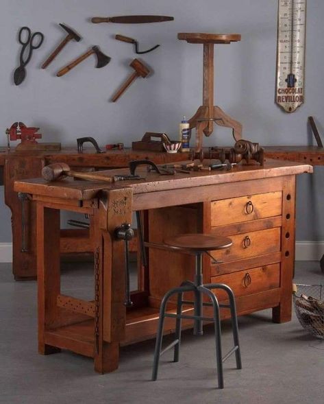 Scroll Saw Ideas, Woodworking Plans Workbench, Kids Woodworking Projects, Workbench Designs, Workbench Plans Diy, Woodworking Shop Plans, The Family Handyman, Woodworking Shop Layout, Woodworking Bench Plans