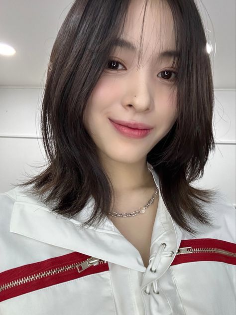 Selfie for Midzy 51 Ryujin Wolfcut, Ryujin Cute, Ryujin Pics, Ryujin Icons, Korean Picture, Short Bangs, Mnet Asian Music Awards, Itzy Ryujin, Haircuts Straight Hair