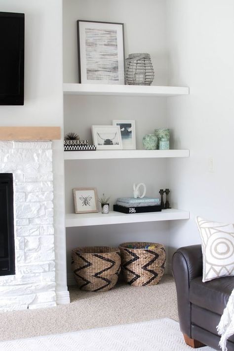 Shelves Around Fireplace, Side Of Fireplace, Shelf Makeover, Diy Home Decor Living Room, Floating Shelves Living Room, Diy Regal, Floating Bookshelves, Fireplace Shelves, White Floating Shelves