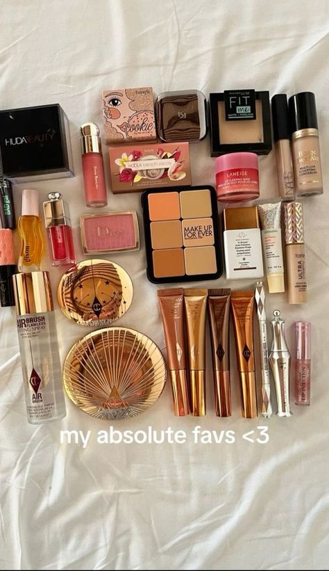 Makeup Recommendations, Makeup Bag Essentials, Simple Makeup Tips, Makeup Is Life, Makeup Needs, Makeup To Buy, Makeup Obsession, Luxury Makeup, Makeup Items