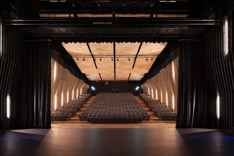 Conceived as a musical village where people can dance and sing on the rooftops, the Music Conservatory of Montpellier opens up to the city as a new cultural center rooted in a haven of greenery. Dance Hall Architecture, Music Conservatory, Concert Hall Architecture, Auditorium Seating, Theatre Interior, Montpellier France, Theatre Lighting, Urban Fabric, Diagram Architecture