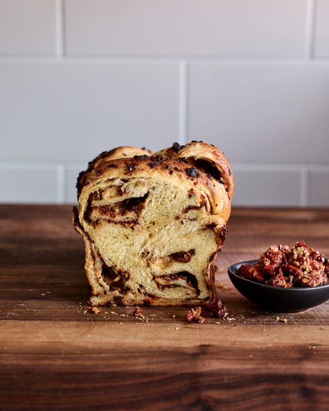 We are breaking the rules: delicious salty and garlicky olive fillings meets babka. Yes, savory babka is a thing. Serve this babka for brunch, lunch, dinner, Savory Babka, Babka Recipes, Shabbat Recipes, Chag Sameach, Italian Feast, Babka Recipe, Jewish Food, Olive Tapenade, Olive Relish