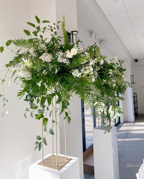 Floral Drapery, Altar Arrangement, Korean Wedding Photography, Wedding Floral Centerpieces, Wedding Flower Inspiration, Head Table, Art Deco Wedding, Floral Centerpieces, Wedding Arch