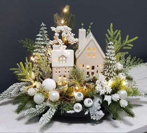 Christmas Centerpieces Table, Centerpieces Christmas Table, Coffee Table Decor Christmas, Dining Table Decor Christmas, Table Centerpieces Christmas, Christmas Centrepiece Ideas, Christmas Table Set, Tablescape Christmas, Christmas Centrepiece