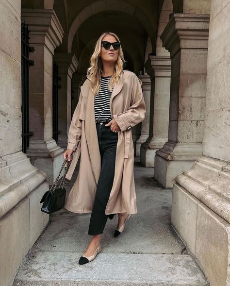 Audrey Notebaert (@mmequeenb) • Instagram photos and videos Trench Outfit, Ootd Simple, Parisian Outfits, Monochrome Style, Trench Coat Outfit, Cozy Fall Outfits, Stylish Fall Outfits, Transition Outfits, Capsule Outfits