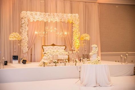 Luxury Wedding & Event Creator on Instagram: "The sweetheart table is the throne for the bride and groom during their reception (as it should be 😊). The sweetheart table is front and center and is easily the focal point for your guests, so you want it to be gorgeous, for your enjoyment but also for a balanced and beautifully decorated reception. Check out my tips below to make sure your sweetheart table is unforgettable. 🤍 Choose seats that are different from the rest of the reception area. Cl Bride And Groom Sitting Area, Bride And Groom Seating, Luxury Sweetheart Table, Lings Moment Sweetheart Table, Bride And Groom Throne Chairs, Indoor Wedding Decorations, Sweetheart Table Wedding, Luxury Wedding Decor, Wedding Decor Inspiration