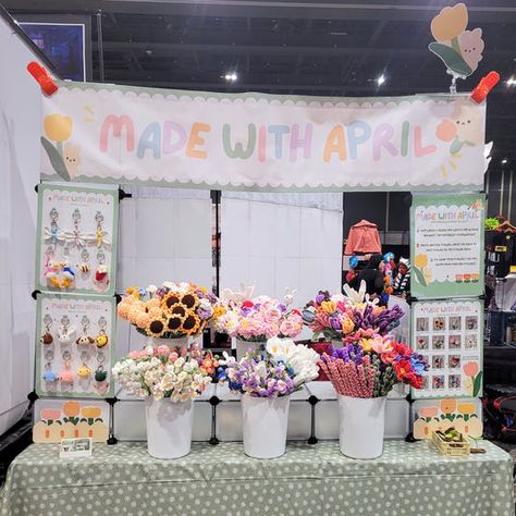 Markets/Cons – made with april Market Set Up Ideas Crochet, Crochet Pop Up Shop, Crochet Flower Stand, Crochet Store Display, Market Flower Display, Crochet Flower Shop, Crochet Market Setup Ideas, Crochet Flower Market, Crochet Stall Display Ideas