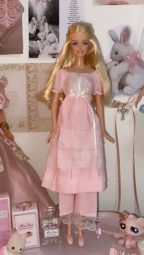 Barbie Dolls Aesthetic, Barbie Nightgown, Barbie Coquette, Old Barbie Dolls, Barbie Nutcracker, Barbie 2000, Dream Doll, Barbie Princess, Art Dolls Handmade