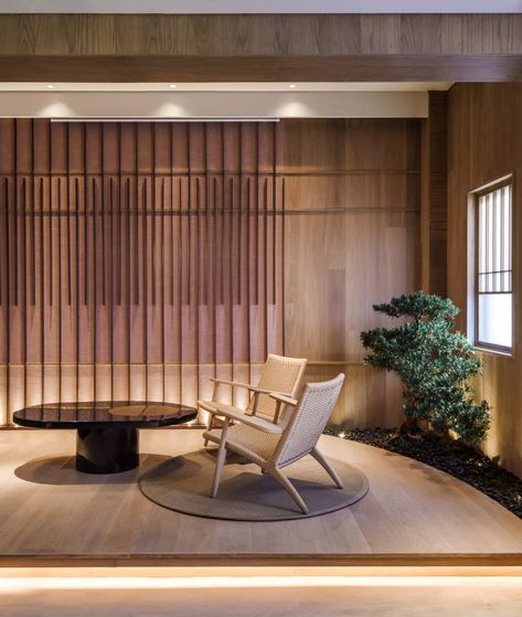 酒窝 at Base Aufu | Seth Powers Photography | Archinect Japanese Lounge, Japanese Restaurant Design, Japanese Hotel, Lounge Interiors, Timeless Interior, Hotel Lounge, Japanese Interior Design, 카페 인테리어 디자인, H Design