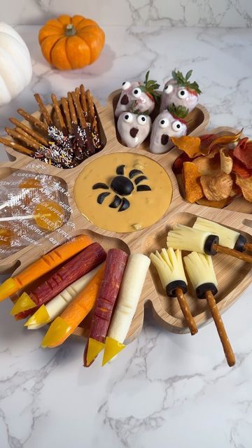 Brittany Williams on Instagram: "👻Halloween movie night snacks! Olive loved this spooky snack tray and it was fun to make☺️ Snacks: • Cashew queso dip with black olive spider • Vegetable chips • Witch broom sticks - string cheese + pretzel sticks + sliced olive • Witch finger carrots - carrots + bell pepper nails • @beekeepers_naturals Green Apple Lollipops • Dark chocolate dipped pretzel sticks with halloween sprinkles • Frozen yogurt strawberry ghosts - strawberries + vanilla yogurt + can Pepper Nails, Apple Lollipops, Strawberry Ghosts, Brittany Williams, Cashew Queso, Yogurt Strawberry, Pretzel Cheese, Vegetable Chips, Spooky Snacks