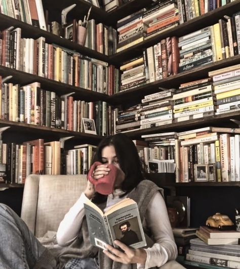 Writing Astethic, Reading Astethic, Book Astethic, Library Girl, Reader Girl, Chaotic Academia, Library Aesthetic, Reading A Book, Dark Academia Aesthetic