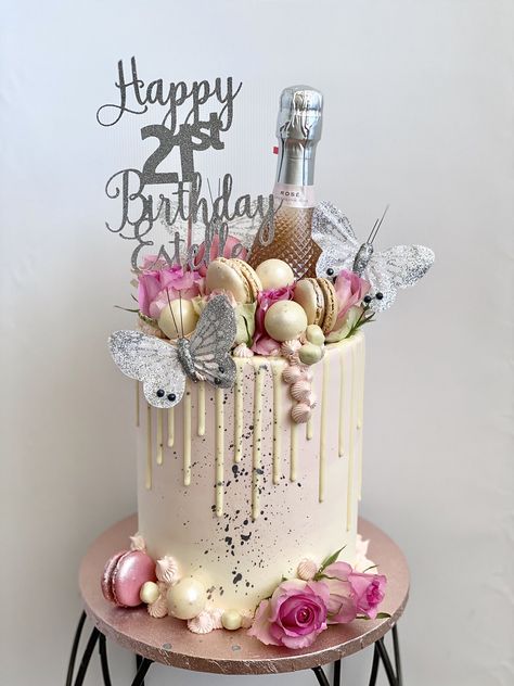 21 Birthday Cake For Girls Turning 21, Cake Designs 21st Birthday, 21st Birthday Cakes For Girls Turning 21 Classy, Birthday Cake Ideas For Her, Cakes For 21st Birthday Girl, Cake For 21st Birthday Girl, Girls 21st Birthday Cake, 21st Bday Cake Ideas, 21st Birthday Cake Ideas For Her