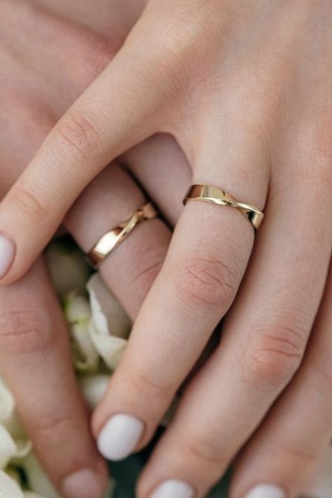 Simple Wedding Rings Set, Matching Wedding Sets His And Hers, Couple Ring Designs Unique Simple, Marriage Rings Couple Gold, Minimalist Wedding Bands His And Hers, His Her Rings, Wedding Rings Minimalist Couple, Pair Wedding Rings, Two Rings Together Wedding Bands