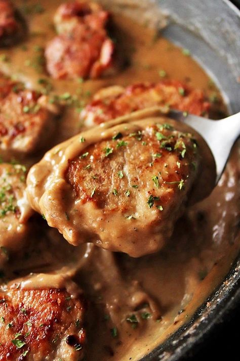 Pork Medallions | Simply Happenings Pork Medallions Recipes, Pork Medallion Recipes Easy, Pork Tenderloin Medallion Recipes, Pan Seared Pork Tenderloin, Pork Medallion Recipes, Creamy Peppercorn Sauce, Mushroom Leek, Roasted Pork Tenderloin Recipes, Pork Tenderloin Medallions