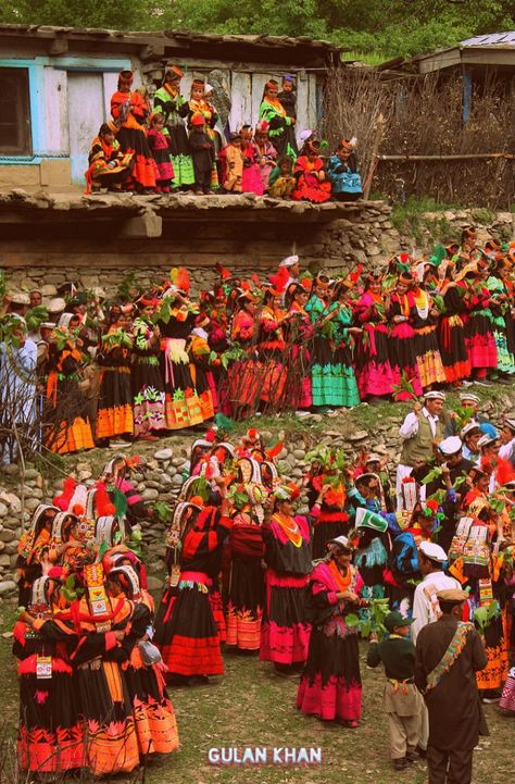 North Pakistan, Phileas Fogg, Beautiful Culture, Street Theatre, Pakistani Art, People Of Pakistan, Pakistan Culture, Hindu Kush, Beautiful Pakistan