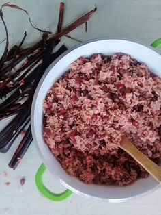 Waakye-Rice and beans cooked with dried millet stalk leaves. #blackeyedpea #recipes #Africa #Ghana #waakye Ghana Waakye, Waakye Recipe, Ghana Food, Ghanaian Food, Rice Side Dish Recipes, West African Food, African Cooking, Growing Grass, Rice And Beans