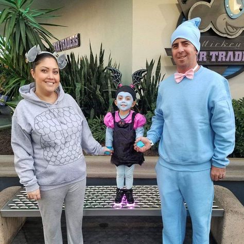 Gregoria vampirina Demi Vampirina Family Costume Diy, Vampirina Halloween Costume, Vampirina Family Costume, Vampirina Costume, Spooky Outdoor Halloween Decor, Sister Halloween Costumes, Family Costumes Diy, Sister Costumes, Sibling Costume