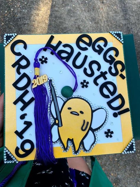 Eggs-hausted pun Gudetama Graduation Cap, Graduation Designs, Caps Ideas, Funny Graduation Caps, Graduation Cap Decoration Diy, High School Graduation Cap, College Graduation Cap Decoration, Graduation Design, Grad Caps