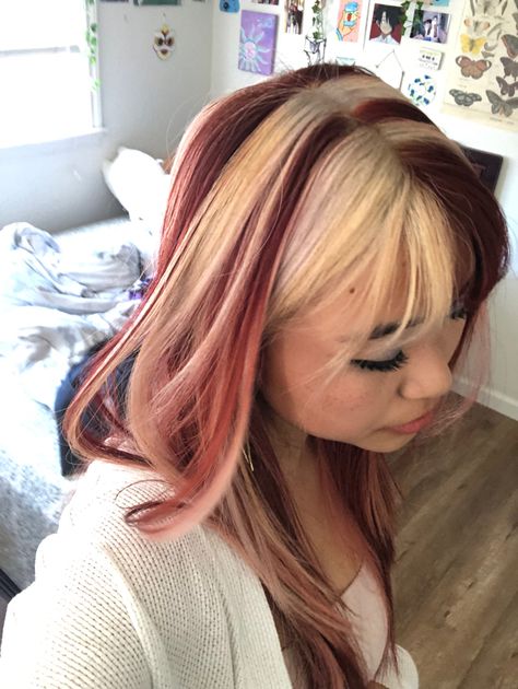 Blonde Hair Red Highlights, Strawberry Shortcake Hair, Red Streaks, Funky Hair, Split Dyed Hair, Red Blonde Hair, Red Hair Inspo, Haircuts Ideas, Rainbow Hair Color