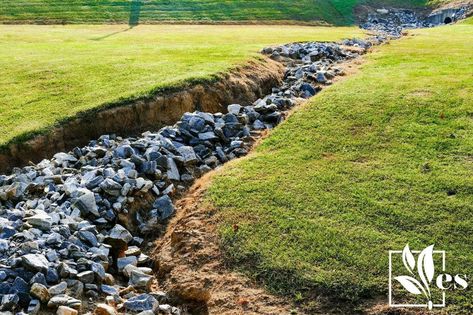 Ditch Ideas, Rock Drainage, Garden Ideas Driveway, Driveway Entrance Landscaping, Landscape Drainage, Garden Rock Border, Drainage Ditch, Yard Drainage, French Drain