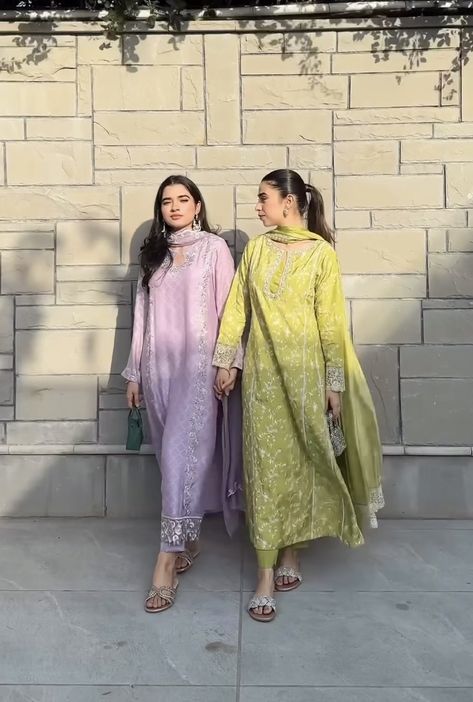 Kashmiri Outfit, Eid Outfits Pakistani, Kurta Ideas, Reem Shaikh, Indian Kurtis, Tere Bin, A Line Kurti, Celebrity Fashion Looks, Lawn Suit