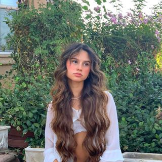 Isabella Juliana Hair, Bella Juliana, Formal Spring Outfits, Aesthetic Styles, 2024 Aesthetic, Vacation Hairstyles, Hairstyles 2024, Shotting Photo, Long Wavy Hair