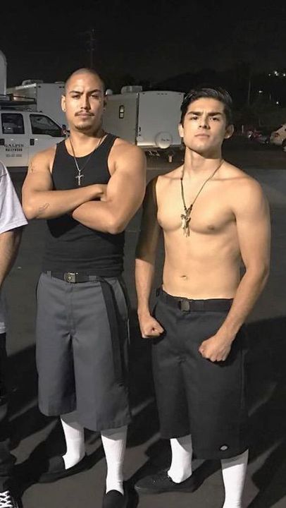 On My Block Imagines - Spooky Aka Oscar part 2 - Wattpad Estilo Gangster, On My Block, Chola Style, Estilo Cholo, Hispanic Men, Cholo Style, Chicana Style, Cute Actors