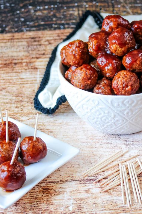 Cranberry Orange Meatballs, Orange Meatballs, Sweet Meatballs, Cranberry Meatballs, Easy Turkey Recipes, Savory Meatballs, Jellied Cranberry Sauce, Tea Cakes Recipes, Just A Pinch Recipes