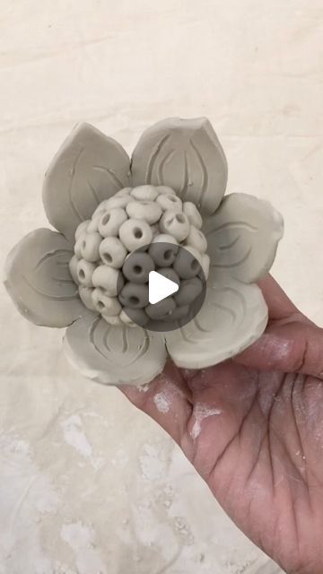 Pottery Videos, Play Clay, Porcelain Flowers, Clay Tutorials, Potpourri, Ceramic Artists, Ceramic Bowls, Paper Crafts Diy, Diy Paper