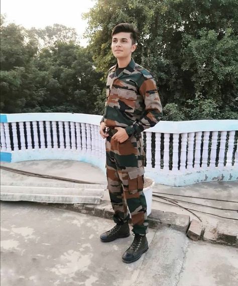 #IndianArmy #army #military #indian #indianarmedforces #airforce #paramilitary #hifuji #faujikealfaaz #diltofaujihaiji #armystrong #picoftheday #instapic #bsf #crpf #itbp #bhagatsingh #ncc #delhi #ngo #soldiers #gun #nccgirl #armylife #follow4follow #specialforces Afmc Motivation, Nsg Commando, Bsf Army, India Army, Army Lover, Army Wallpapers, Handsome Indian Men, Best Poses For Boys, Indian Army Wallpapers