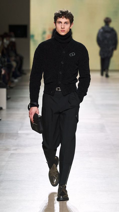 Male Formal Wear Aesthetic, Male Runway Models, Fall Fashion Men, Mens Fashion Week Street Style, Black Outfit Men, High Fashion Men, Guy Fits, Black Men Street Fashion, Concept Clothing