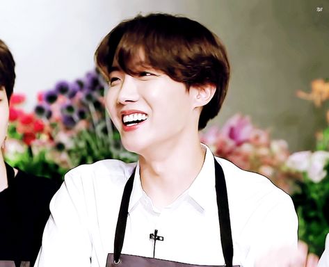 Jhope Laugh Gif, Jhope Cute Smile, J-hope Cute Gif, Jhope Laughing, Jhope Gif, Laughing Gif, J Hope Gif, Bts Kiss, Jungkook Gif