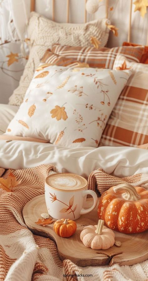 Get these senstaional fall decor ideas for the home. Autumn Decor Ideas For The Home, Home Decor Ideas Fall, Autumn Decor Ideas, Autumn House, Fall House, Autumn Room, Autumn Interior, Fall Room, Fall Room Decor