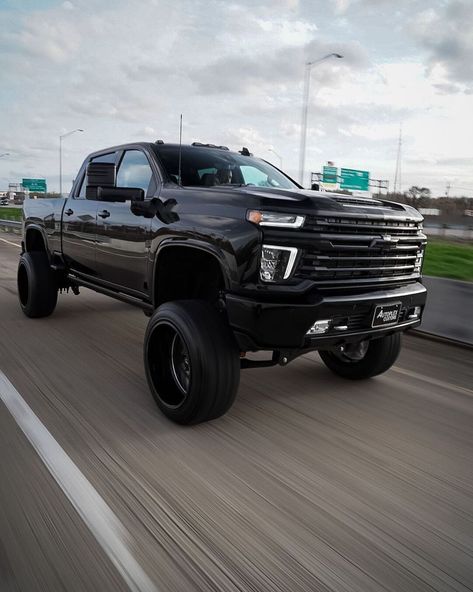 @lewisvilleautoplex on Instagram: “2021 CHEVY 2500HD HIGH COUNTRY (1,508 Miles) - 7” Full Throttle / Fox Shocks 24x14 KG1 Forged ‘Yaz’ Wheels 37x13.50R24LT Fury CH M/T Tires…” Chevy High Country 2500, Chevy High Country, Fox Shocks, Chevy 2500, Chevy 2500hd, Ford Super Duty Trucks, Super Duty Trucks, Full Throttle, Ford Super Duty