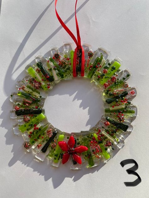 Fused Glass Christmas Wreath Decoration Ornament Window / Door - Etsy Canada One Decoration, Fused Glass Christmas, Glass Fusion Ideas, Fused Glass Ornaments, Christmas Decorations Wreaths, Glass Art Projects, Bullseye Glass, Wreath Decoration, Xmas Presents