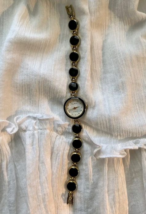 Vintage old style but with modern tweaks gorgeous black watch. Black stone and gold coated Black Watch Aesthetic, Hand Watch Aesthetic, Aesthetic Watches, Gold Color Number, Funky Watches, Black And Gold Watch, Gold Schmuck, Beaded Watches, Vintage Jewlery