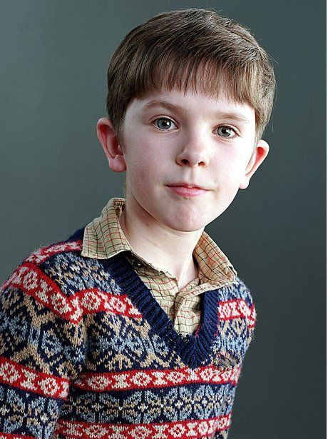 Charlie Bucket, Charlie Chocolate Factory, Actors Then And Now, Hulk Character, Charlie And The Chocolate Factory, Book Day Costumes, Freddie Highmore, Tv Program, Latest Celebrity News