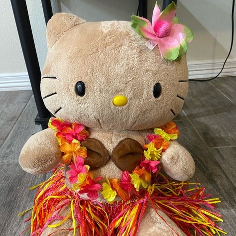 Hello kitty tan Hawaiian build a bear vintage Build A Bear Hello Kitty, Hello Kitty Build A Bear, Bear Hello Kitty, Kitty Stuff, Wool Art, Aesthetic Stuff, Build A Bear, Scents, Bears