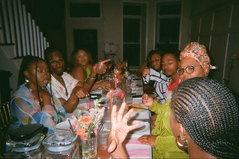 First Food & Friends dinner party that celebrated #friendship and #black culture through food and community IG: @thingsandfriends Friends Dinner Party, Friends Dinner, Friendship Photography, Soul Friend, Big Friends, Black Ballerina, Vintage Black Glamour, Girls Braids, Black Families