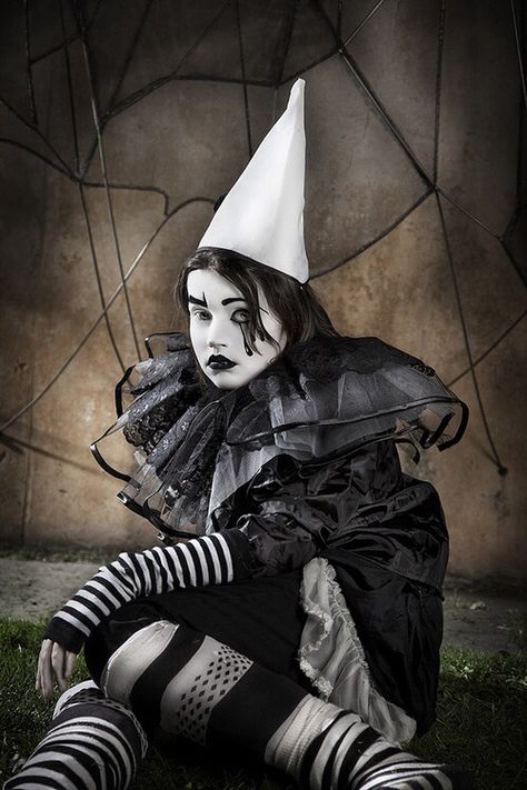 Girl wearing black & white clown outfit Black And White Clown, Creepy Circus, Pierrot Clown, Dark Circus, Female Clown, Striped Stockings, Send In The Clowns, Night Circus, Circus Costume